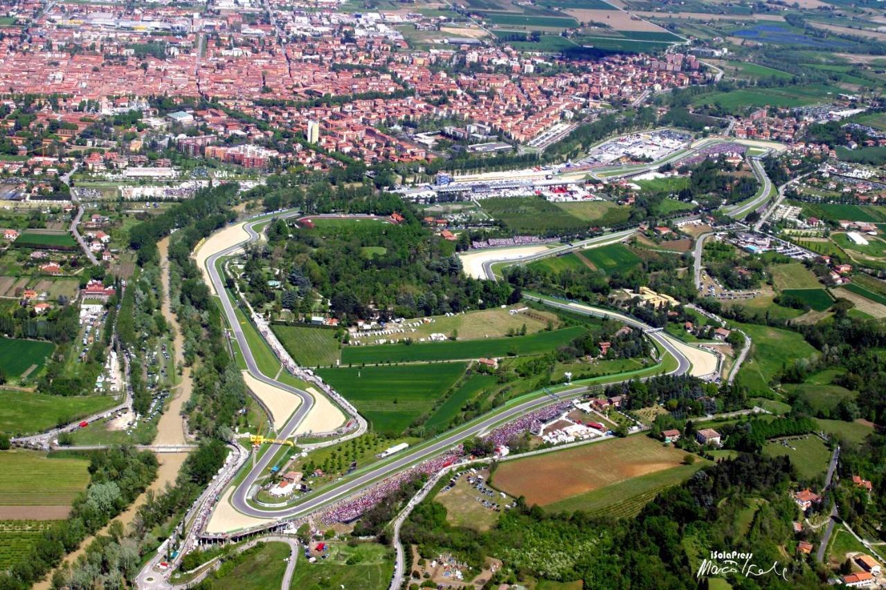 Apartment La Dimora Delle Emozioni - Il Fascino Del Centro Storico E L'adrenalina Dell'autodromo Imola